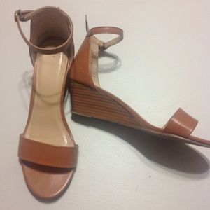 A new day wedges- size 8 - like new!
